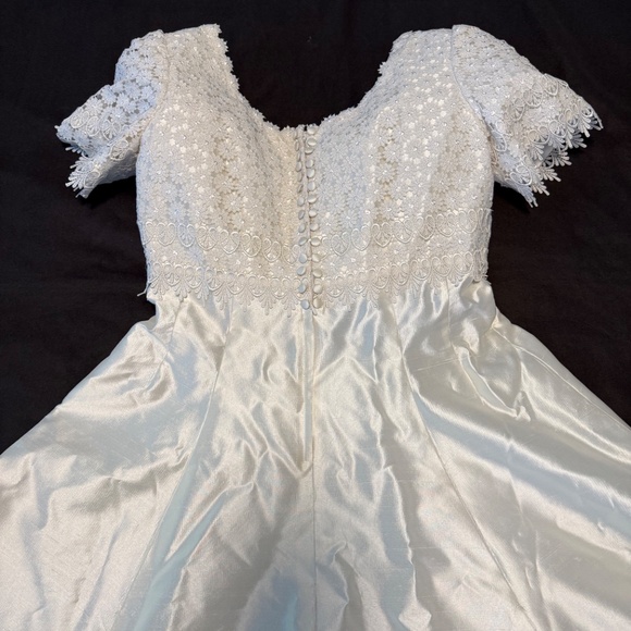 Vintage silk wedding gown, Galina, size 12/14 - Picture 7 of 9